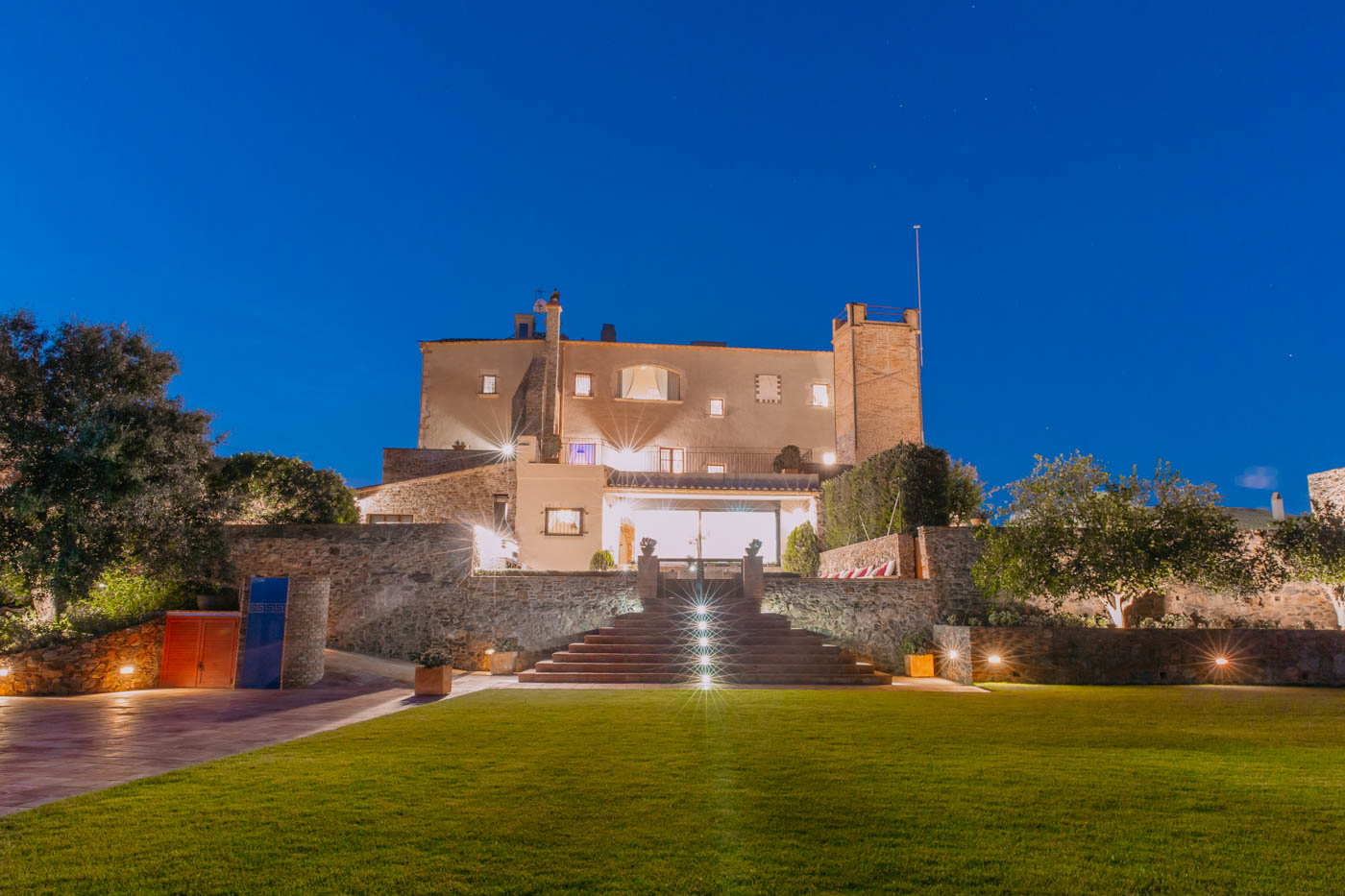 Tu propiedad al anochecer